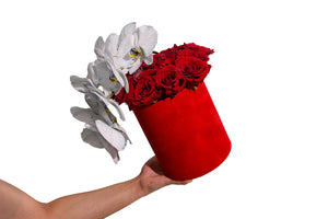 heart touched red roses bouquet 
